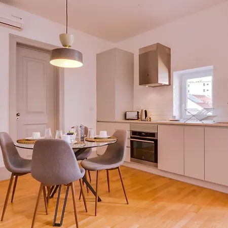 Apartment Poiais By Inside Out